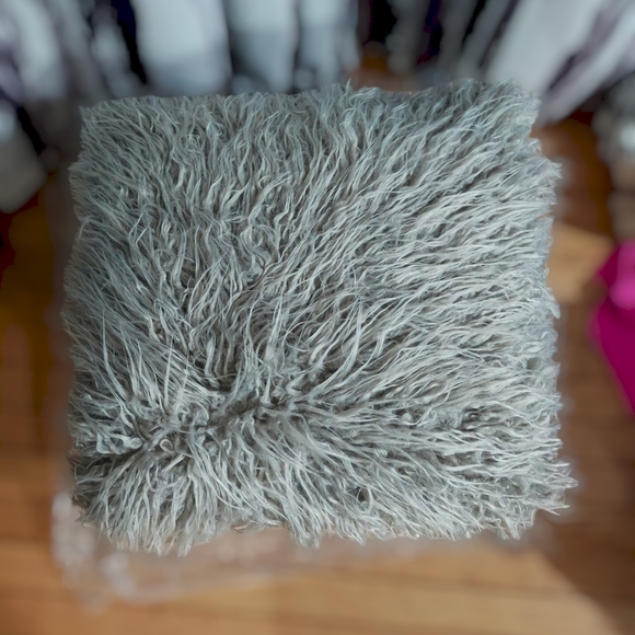 New Faux Fur Pillows Grey Faux Fur Pillows 19x19 Shaggy Throw Pillows Bouclair - Picture 9 of 10